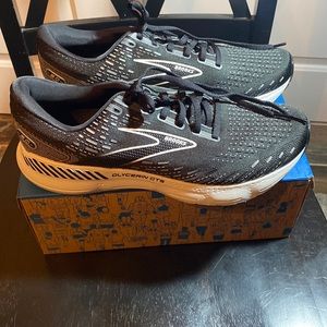 Brooks glycerin GTS 20 running shoe size 10.5
